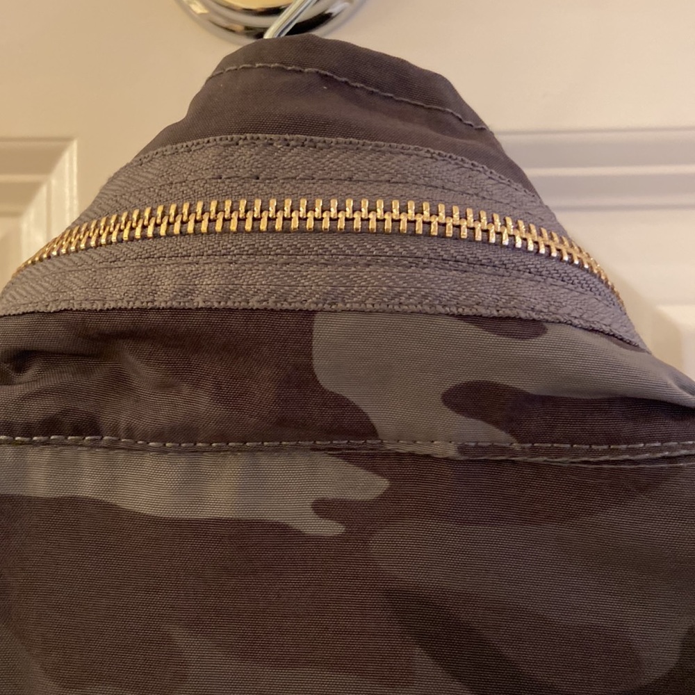Tart Collections Cory Camouflage Rain jacket. Size XS. Like new. - Picture 9 of 12